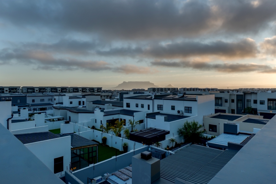 6 Bedroom Property for Sale in Sandown Western Cape
